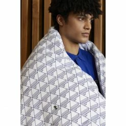 Lacoste L MONOGRAM Bettdeckenbezug - 155x220 Cm - Marine 17 Lacoste L MONOGRAM Bettdeckenbezug - 155x220 Cm - Marine -Eleganz Shop unnamed file 130