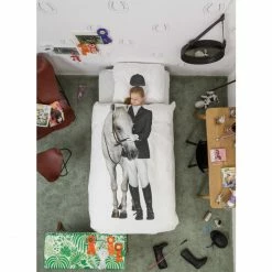 SNURK Amazone Bettwäsche-Set - Reiterinnen-Motiv - 135x200 / 80x80 Cm - Weiß Mit Motiv 5 SNURK Amazone Bettwäsche-Set - Reiterinnen-Motiv - 135x200 / 80x80 Cm - Weiß Mit Motiv -Eleganz Shop unnamed file 479